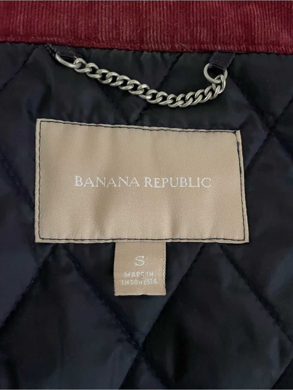 Banana Republic Quilted Navy Sleeveless Vest with Burgundy Trim - Picture 4 of 5